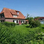 Apart-lachmoewe-im-moewennest-tossens Stick