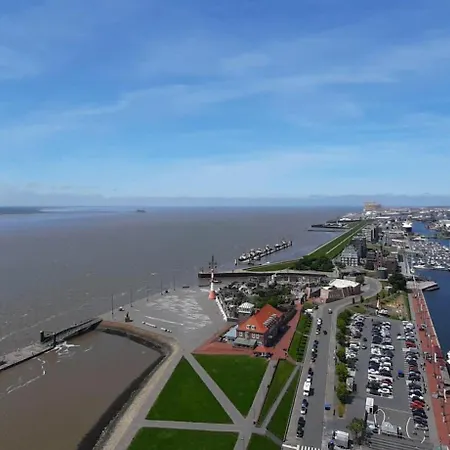 Apart-lachmoewe-im-moewennest-tossens Stick